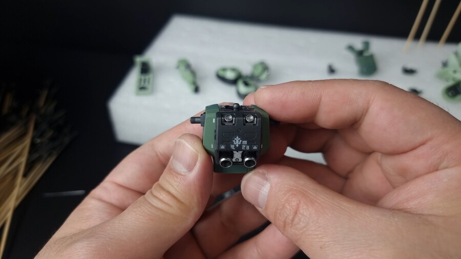 [건프라 RG 4번 양산형 자쿠2] RG 조립 손맛 추천_8.jpg