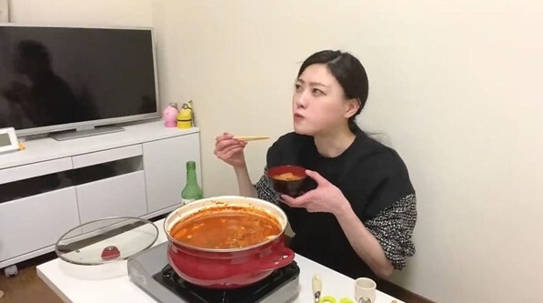 일본인, 김치찌개 먹는모습. 한국인과의 차이.jpg_2.jpg
