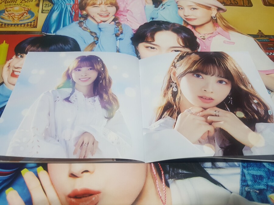 니쥬 (NiziU) - 싱글앨범_14.jpg