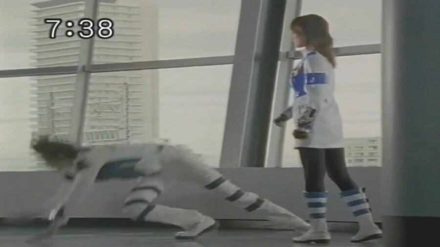 [가면라이더쿠우가]매력적인 장미누님_98.jpg