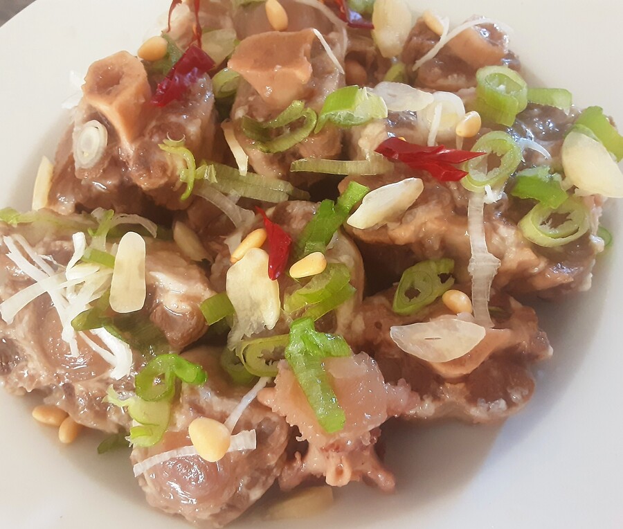 소꼬리찜, 보리밥과 매콤 겉절이._1.jpg