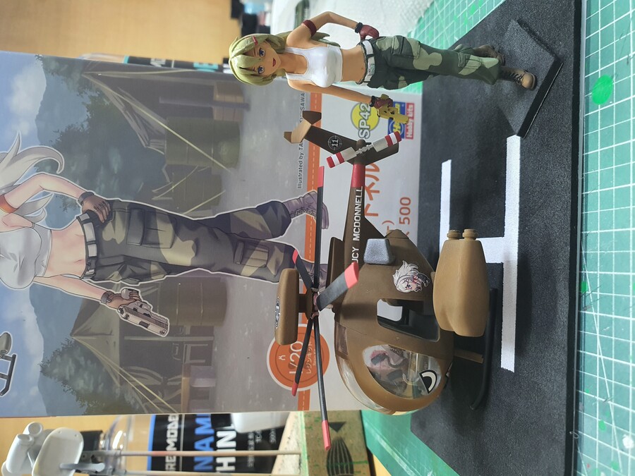 하세가와 에그걸 컬렉션 No.11 루시 맥도넬 및 휴즈 500(추가 완성)_2.jpg