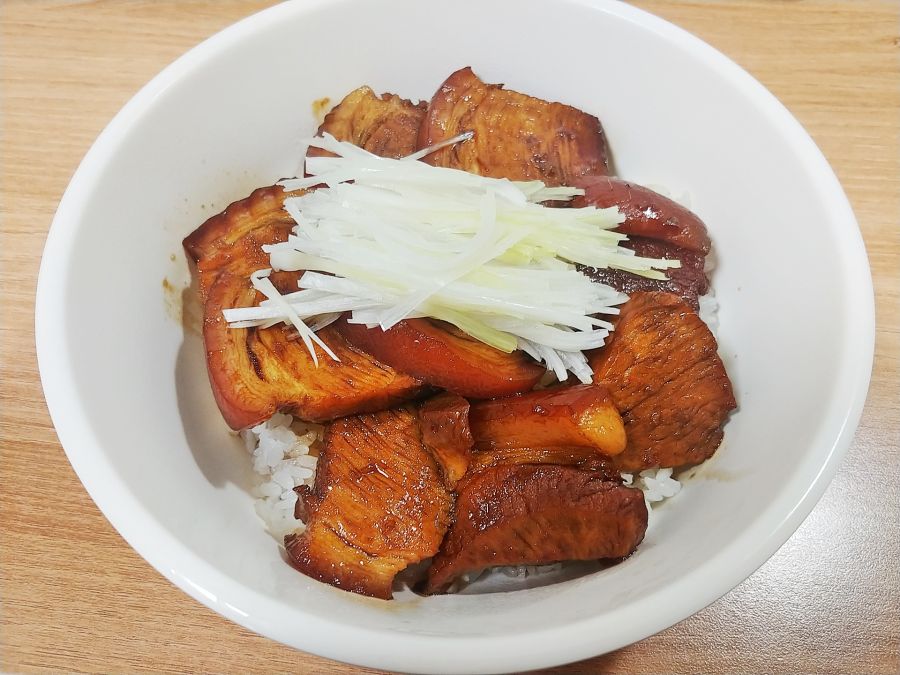 돼지고기조림 덮밥_1.jpg