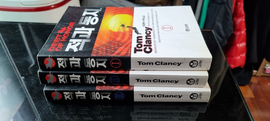 국내에 나온 톰 클랜시 책들 전부 모았네요_4.jpg