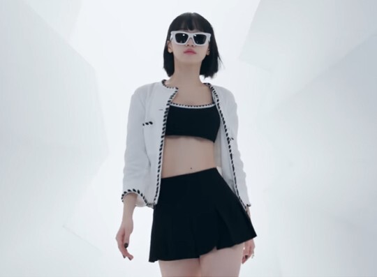 르세라핌 김채원, 눈 둘곳 없는 '언더붑' 패션…누리꾼 '시끌'_1.jpg