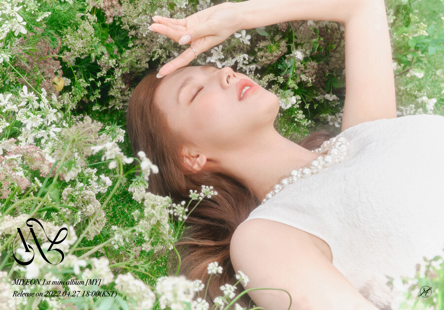 미연 1st Mini Album [MY] Concept Image 2 : 6AM_4.jpeg