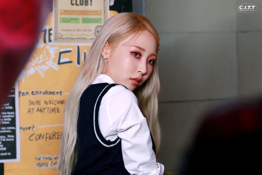 220430.Moon Byul 2nd Single Album [C.I.T.T (Cheese in the Trap)] BEHIND 07.jpg