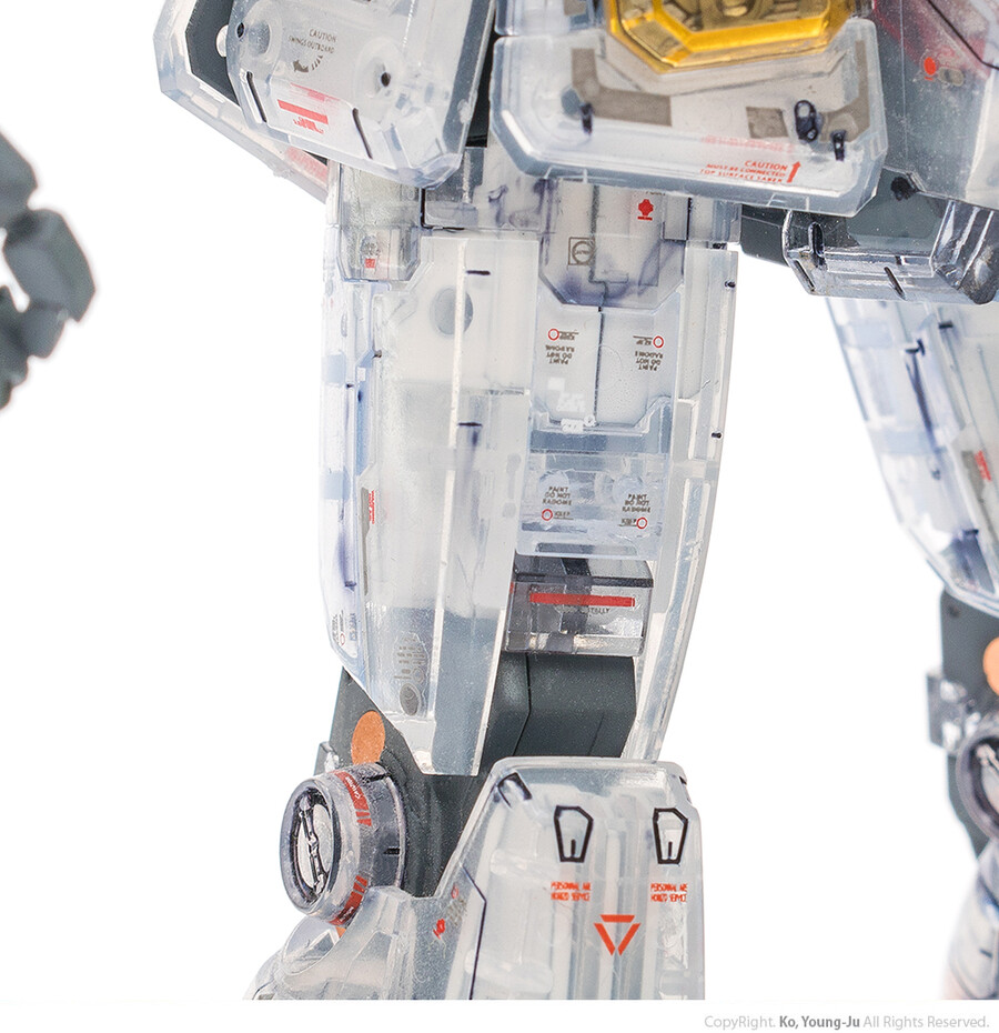 MG 퍼스트 건담 3.0 클리어 컬러 (RX-78-2 Gundam) 리뷰_15.jpg