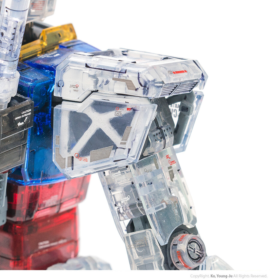 MG 퍼스트 건담 3.0 클리어 컬러 (RX-78-2 Gundam) 리뷰_22.jpg