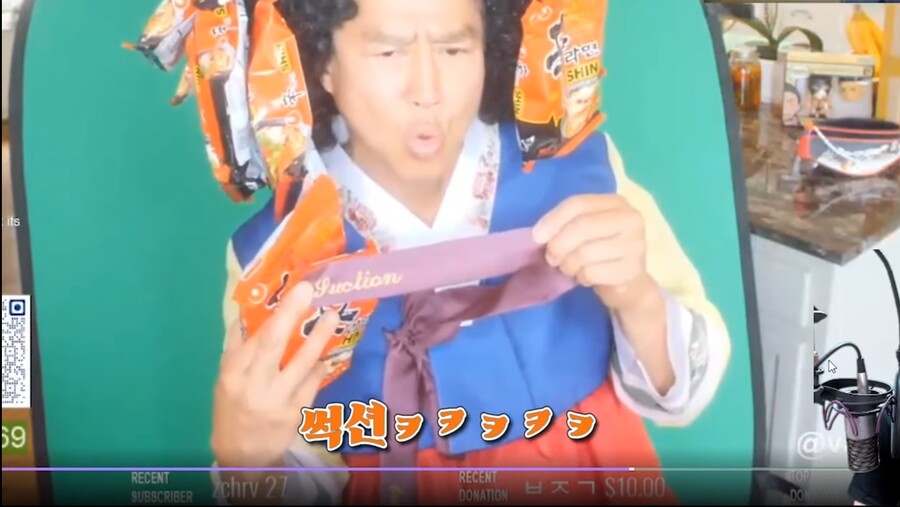 인방)외국인이 한국 스트리머에게 법규 강의 하는 상황_9.jpg