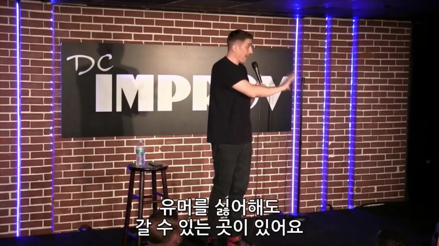 공연 방해하는 페미 참교육 때려박는 코미디언.mp4_20220601_102624.045.jpg