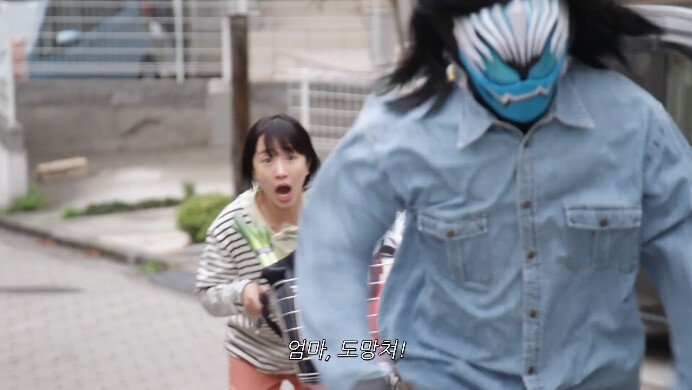 [가면라이더 리바이스] 여장한 악마가 따라다닌다_15.png