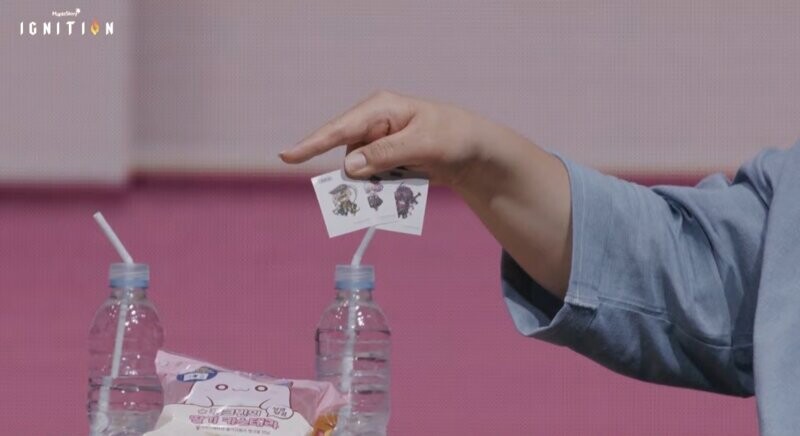 메이플) 강원기 디렉터/논란/특정 손모양_1.jpg
