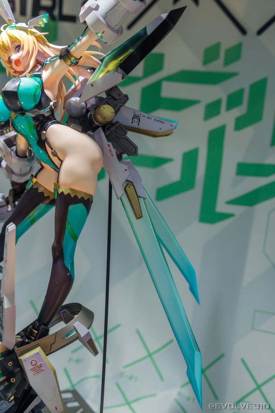 [Vertex] 오빗 걸즈 - 피오나 풀문 전시 사진_8.jpg