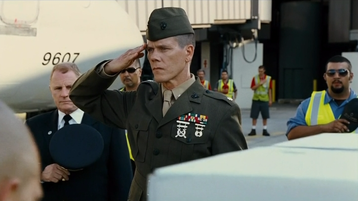 영화,결말) 여기에 공항 보안요원과 싸우는 해병이 있습니다_34.png