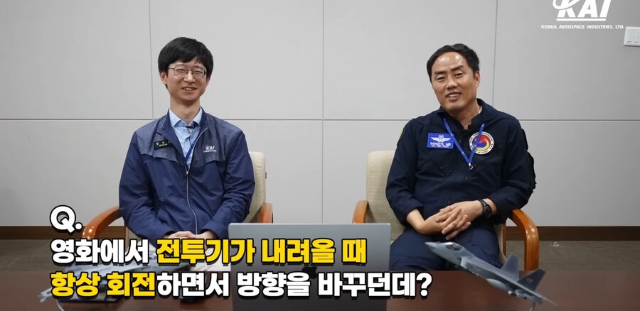 탑건) " 전투기가 급 하강할때 뒤집어서 내려오는 이유는??? "_1.jpg