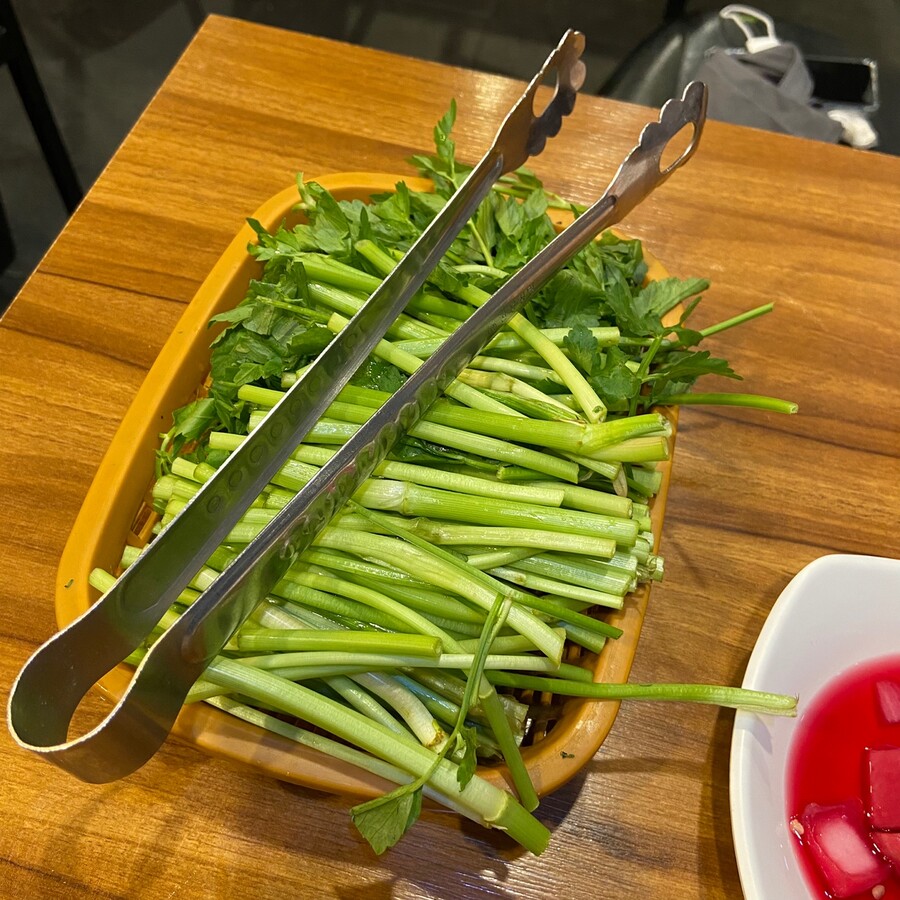 크리미 한 오리탕 (부제:향긋한 미나리)_3.jpg