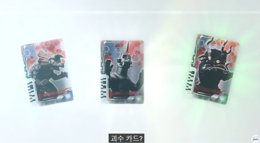울트라맨)데커가 주인공에게 반응한 순간들_3.png