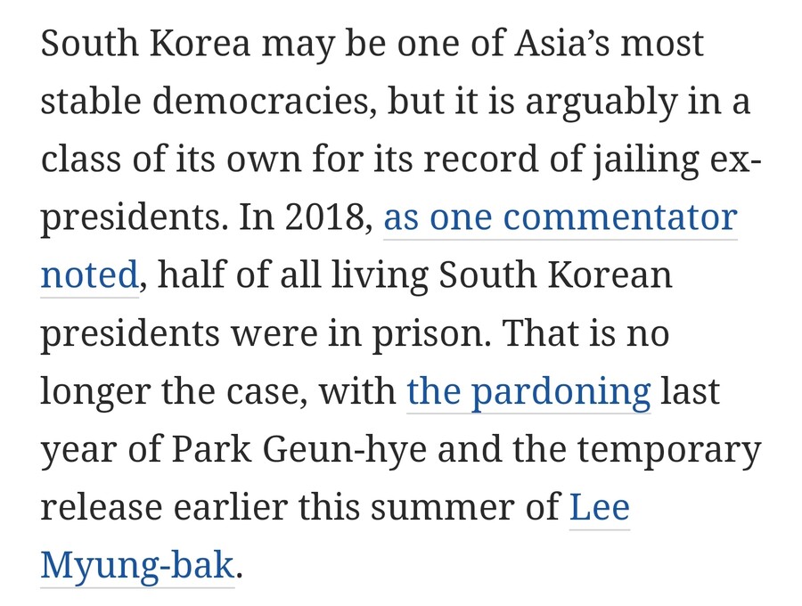 워싱턴포스트) "트럼프 압수수색? 한국은 역대 대통령 절반 수감되기도"_1.jpg