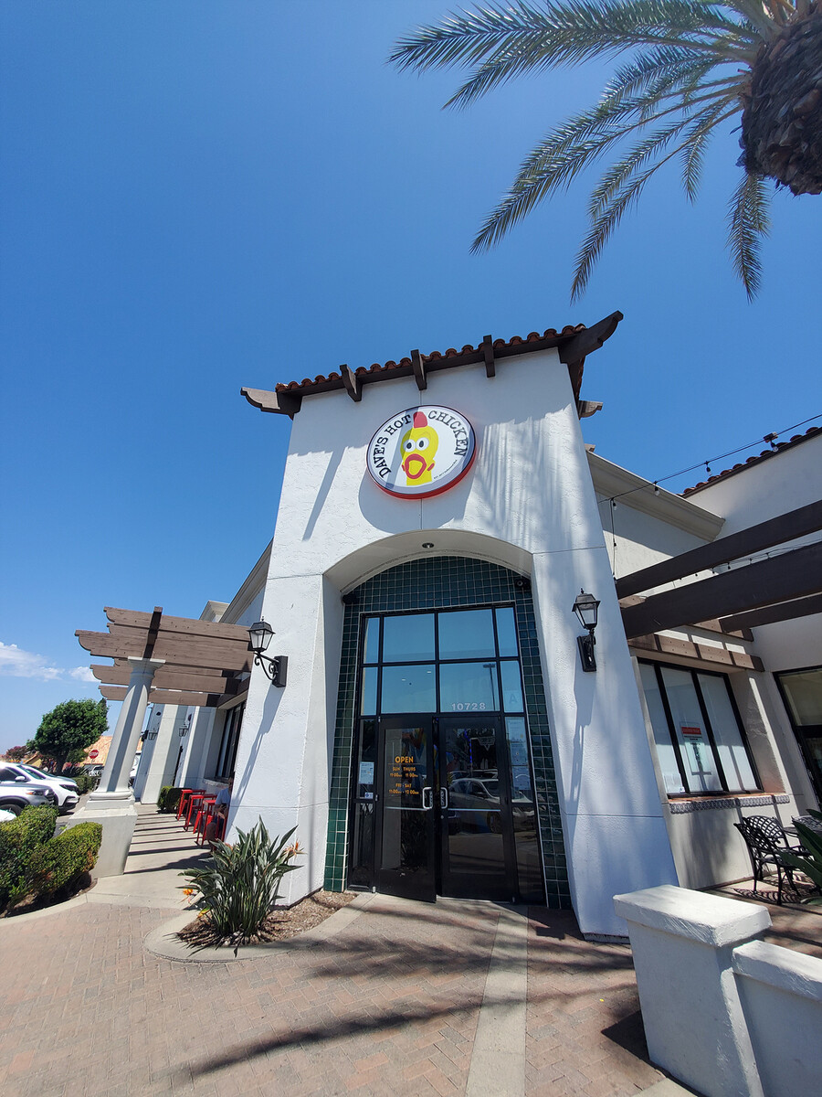 LA에서 시작된 네슈빌 핫치킨, Dave's hot chicken_2.jpg