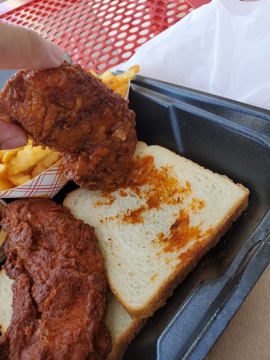 LA에서 시작된 네슈빌 핫치킨, Dave's hot chicken_8.jpg