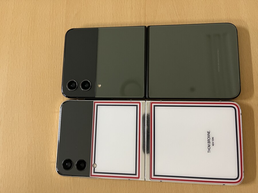 갤럭시Z플립4 비스포크 카키&블랙 에디션_10.jpeg