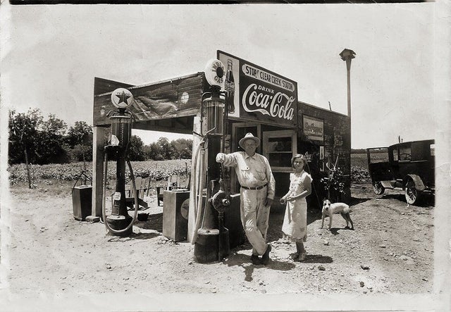 미국, 텍사스의 주유소⛽ (1940년대 초반)_1.jpg