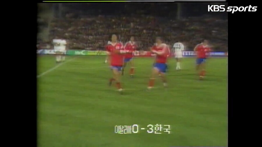 1981년 20세 이하 월드컵 이탈리아전 전반전 골 장면_34.jpg