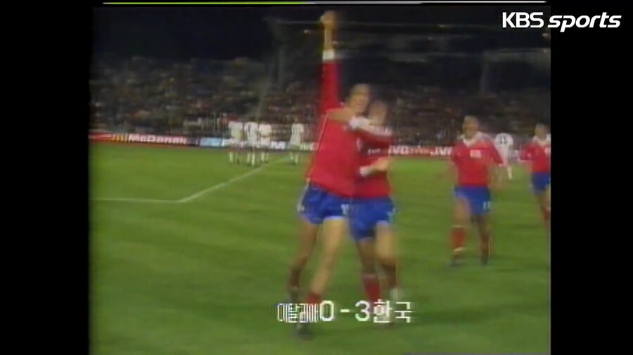 1981년 20세 이하 월드컵 이탈리아전 전반전 골 장면_35.jpg