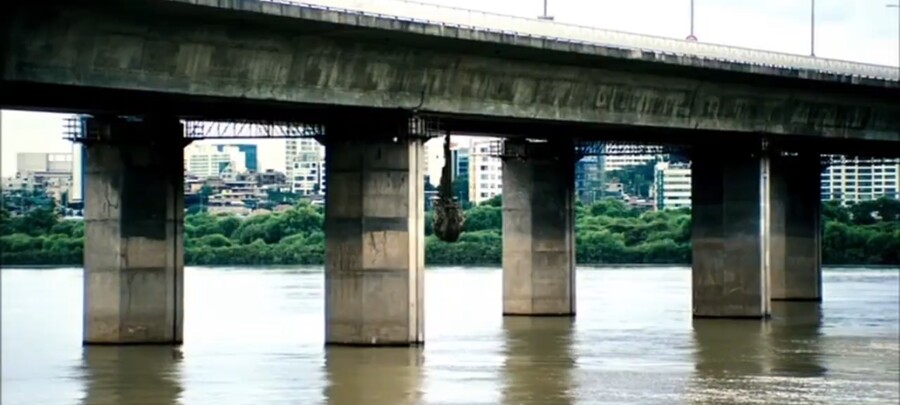 감독 오피셜로 한국 영화보고 만든 헐리웃 빌런.jpg_5.jpg