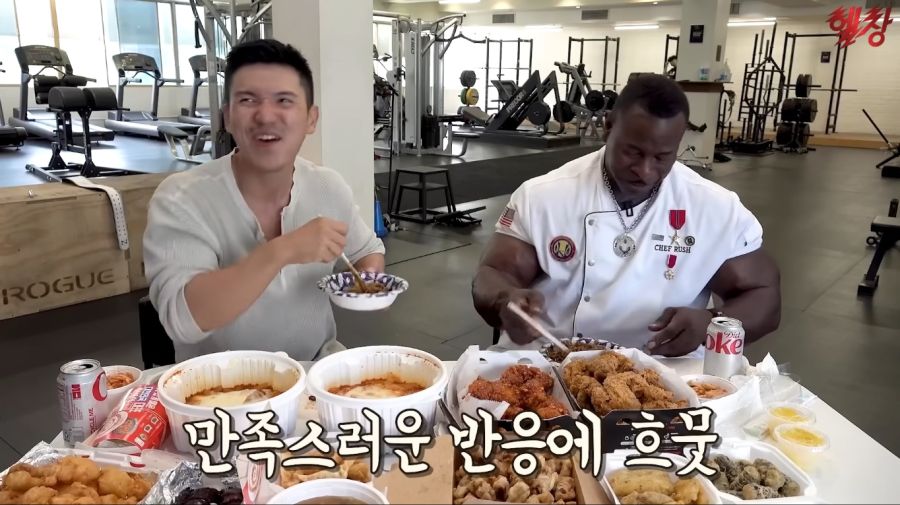 짜장면을 처음 먹어본 백악관 쉐프의 반응_16.jpg