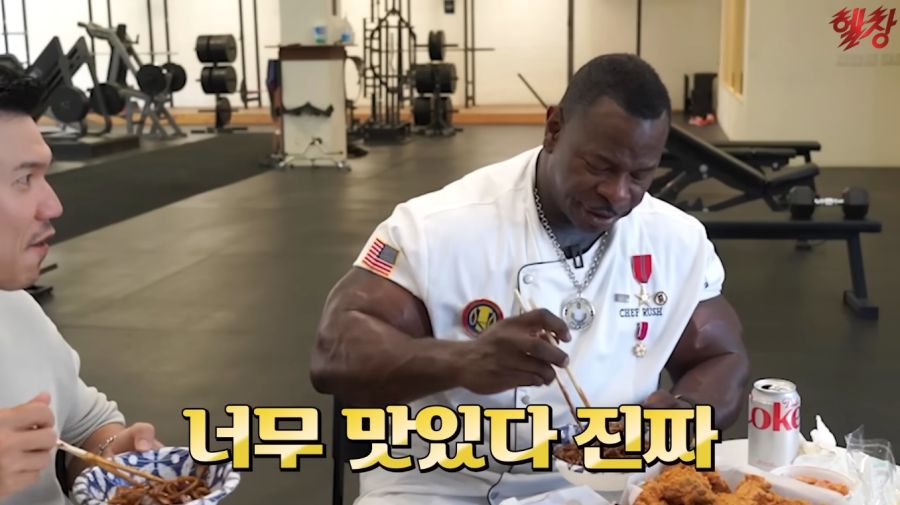 짜장면을 처음 먹어본 백악관 쉐프의 반응_22.jpg