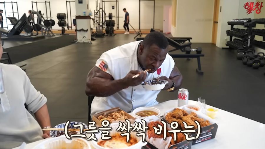 짜장면을 처음 먹어본 백악관 쉐프의 반응_28.jpg