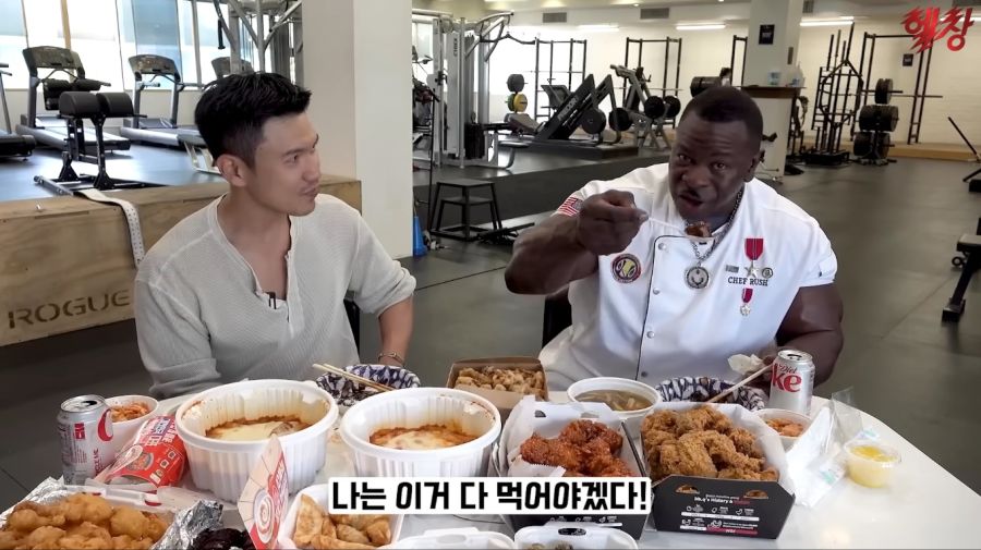 짜장면을 처음 먹어본 백악관 쉐프의 반응_30.jpg
