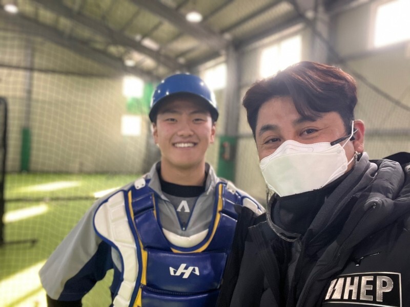 야구)투수 포수 다 도전하겠다는 야심찬 신인_1.jpg