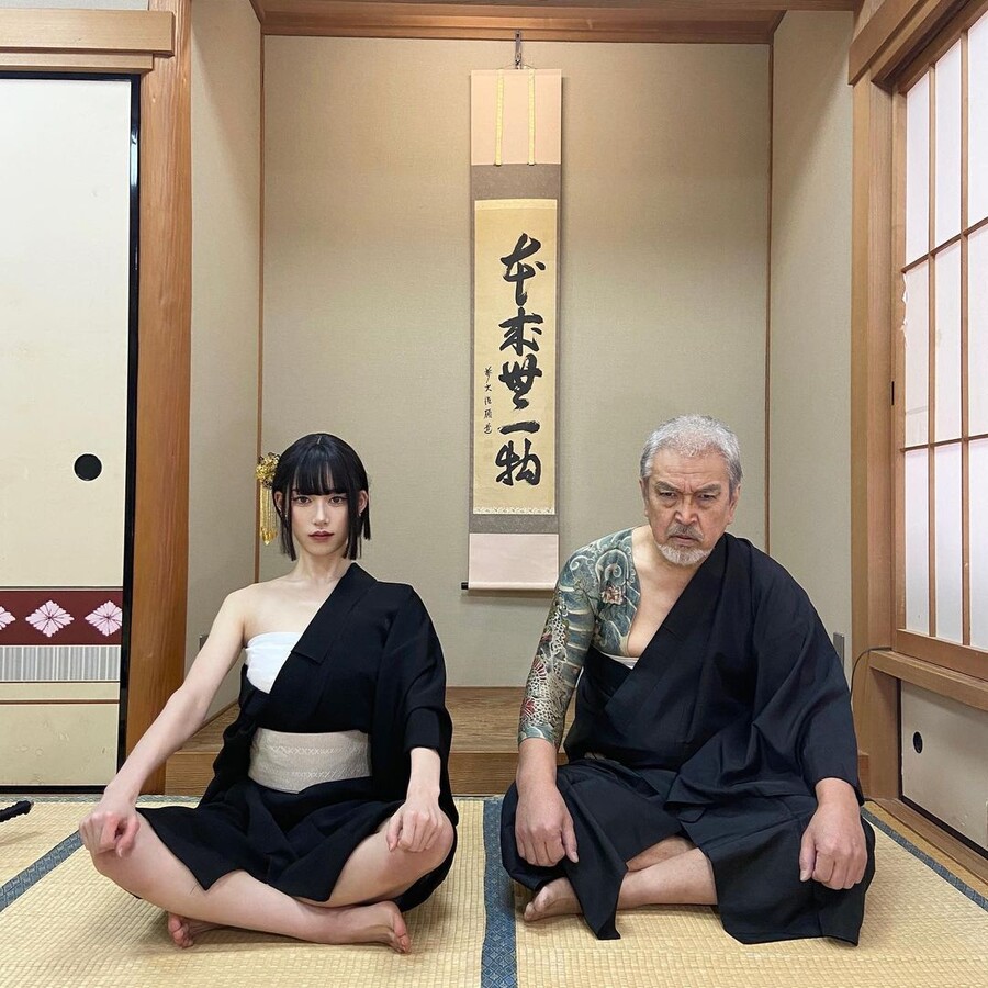 야쿠자 코스프레한 부녀지간.jpg_2.jpg