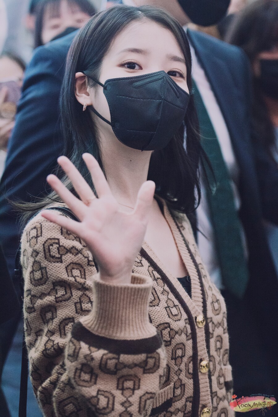 22.09.22 아이유, 인천공항 출국 사진(4)_5.jpg