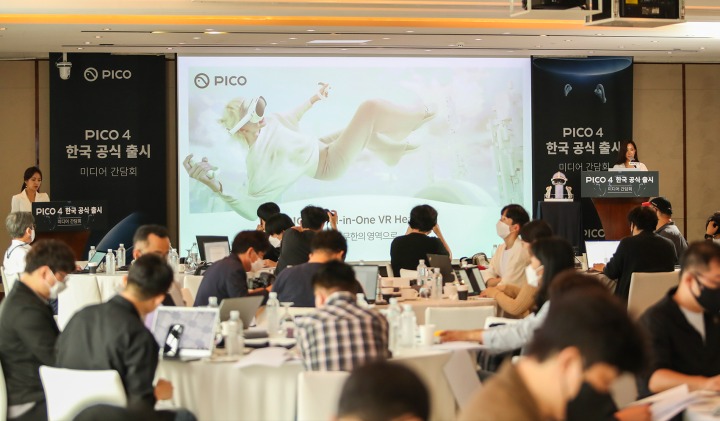 PICO 4 미디어 간담회 현장 사진_심의정님 발표 (4).JPG