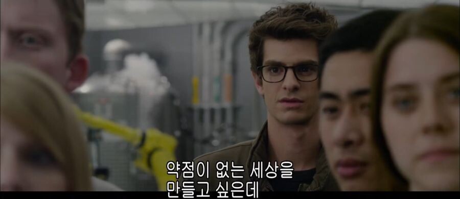mcu)피터 파커를 바라보는 교수들의 표정_1.jpg