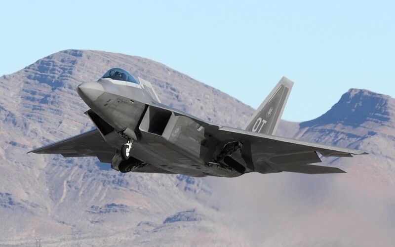 F-22 vs F-35 디자인 논쟁.jpg_3.jpg
