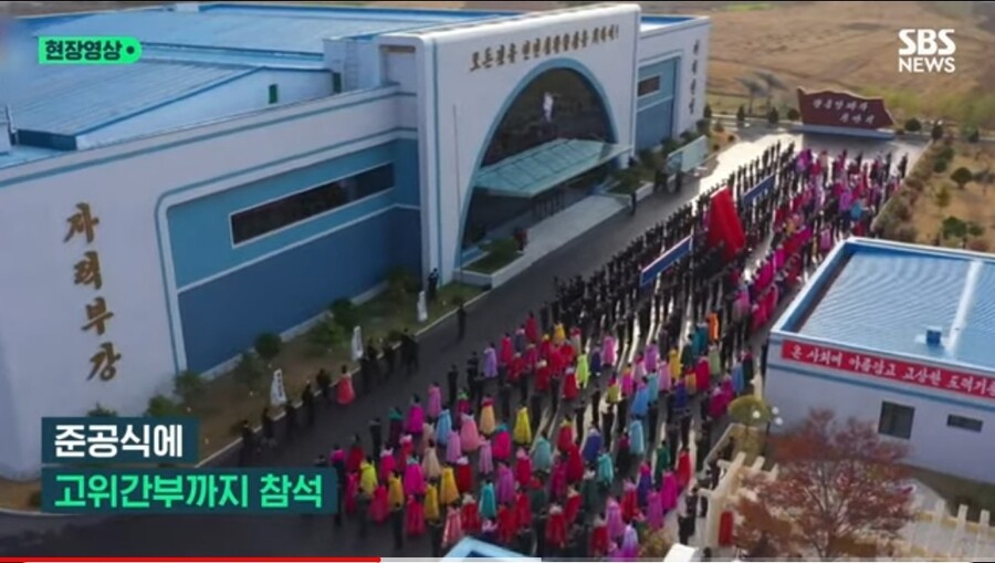 속보) 정은이가 평양에 아이스크림공장 만듬_7.jpg