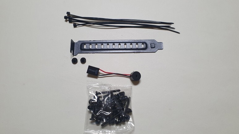 실용성이 돋보이는 마이크로닉스 Master M60 메쉬 미들타워케이스 사용기_3.jpg