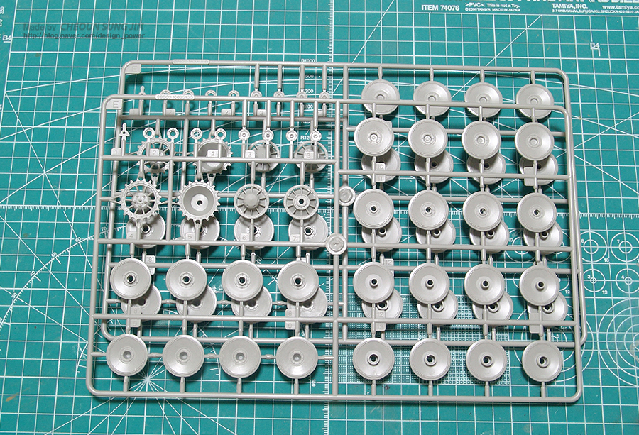 Tiger I Midium Production w/Zimmerit 프라모델 모형_7.jpg