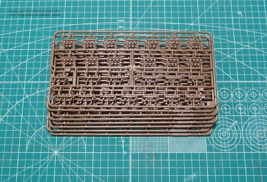 Tiger I Midium Production w/Zimmerit 프라모델 모형_9.jpg