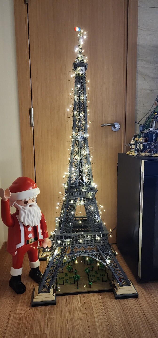 Light up Eiffel Tower Christmas decoration
