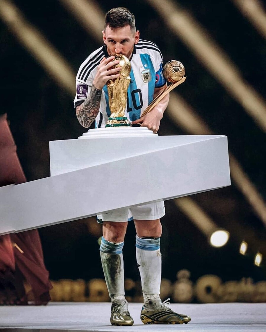 월드컵) 메시 트로피 키스 사진의 비하인드.jpg_1.jpg