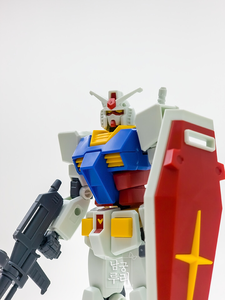 건프라 뉴비 남궁루리의 세 번째 완성작, 퍼스트 건담 EG & 액션 베이스_2.png