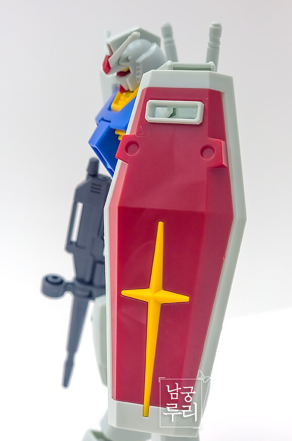 건프라 뉴비 남궁루리의 세 번째 완성작, 퍼스트 건담 EG & 액션 베이스_4.png