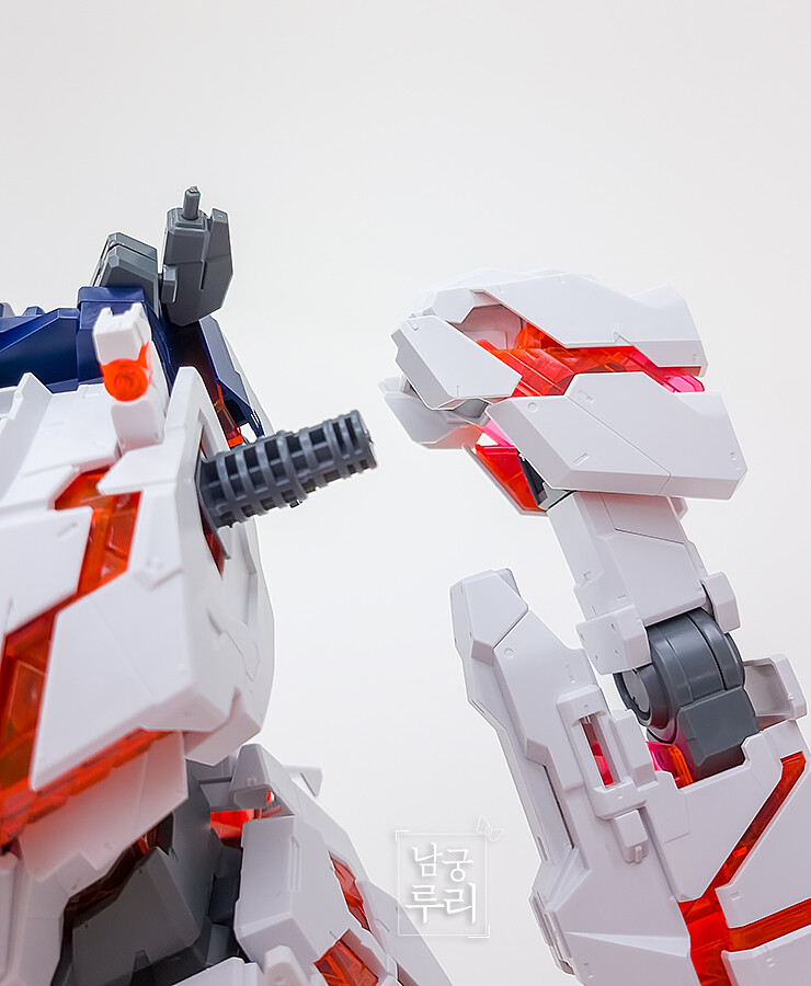 (스압) 건프라 뉴비 남궁루리의 네 번째 완성작, 유니콘 건담 메가사이즈 (DM)_11.jpg