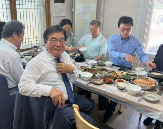 이재명 평산마을 방문 12시로 잡은 거 보면 밥 얻어먹고 싶다는 건데 | 정치유머 게시판 이재명 평산마을 방문 12시로 잡은 거 보면 밥 얻어먹고... 